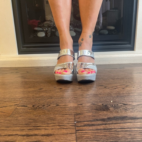 Silver black heel platform sandals. 4inch heel platform . Never worn. - Picture 4 of 6